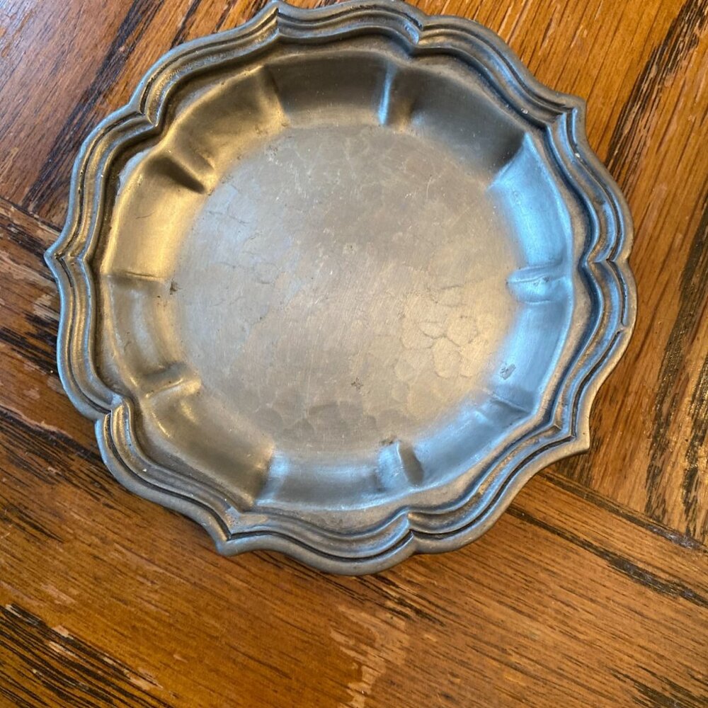 Vintage Handcrafted Pewter Pin Dish With Scalloped Edges 96% Zinn Handarbeit